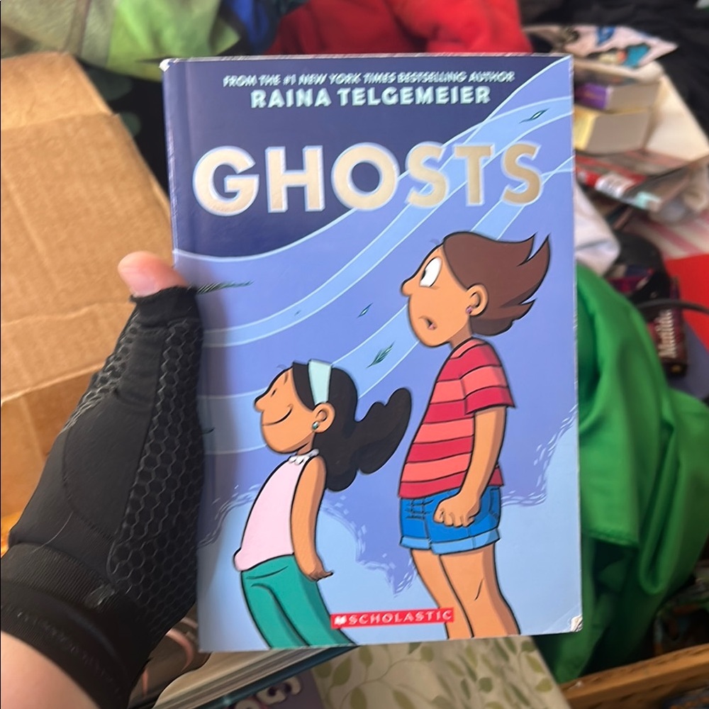 Ghosts by Raina Telgemeier Book